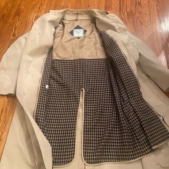 CHRISTIAN dior mens trench coat
tan‎ size 44L great condition has full lining - Picture 5 of 14